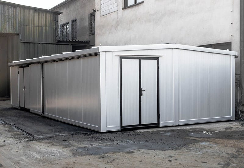 Magazyn chemiczny do przechowywania substancji niebezpiecznych (farb, lakierów) z destylarnią