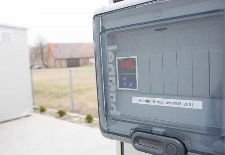 Zewnętrzny magazyn chemiczny do przechowywania substancji niebezpiecznych dla środowiska i łatwopalnych