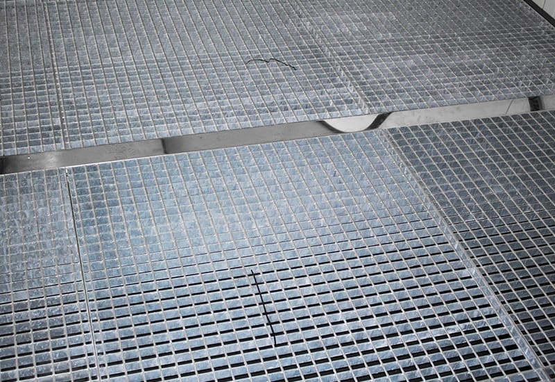 Magazyn chemiczny do przechowywania substancji niebezpiecznych (farb, lakierów) z destylarnią