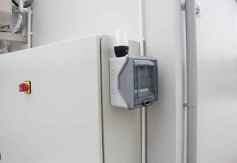 Zewnętrzny magazyn chemiczny do przechowywania substancji niebezpiecznych dla środowiska i łatwopalnych